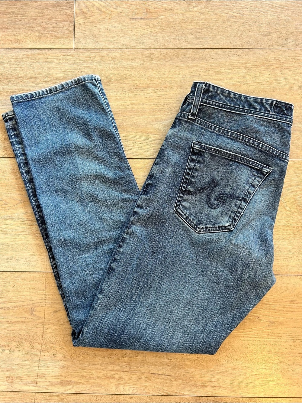 AG Adriano Goldschmied Women’s Straight Jeans in Medium Wash so soft and classic